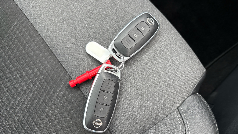 Nissan Qashqai 1.3 DiG-T MH N-Connecta 5dr Petrol Hatchback